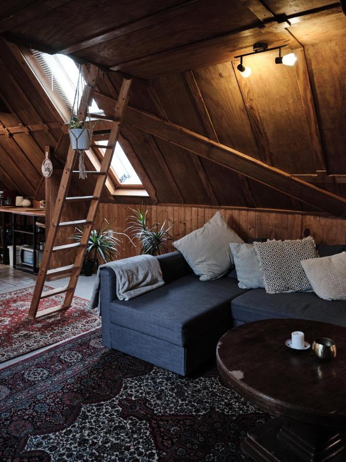 With 3 Apartments, Just Outside Berlin, Near To Tesla Apartment Burig