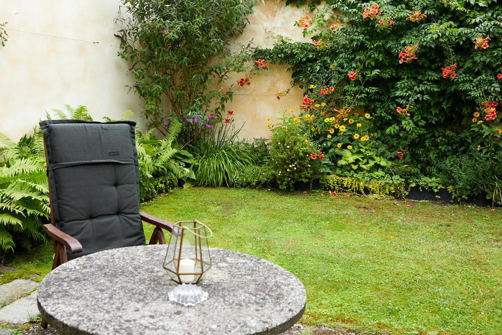 With 3 Apartments, Just Outside Berlin, Near To Tesla *