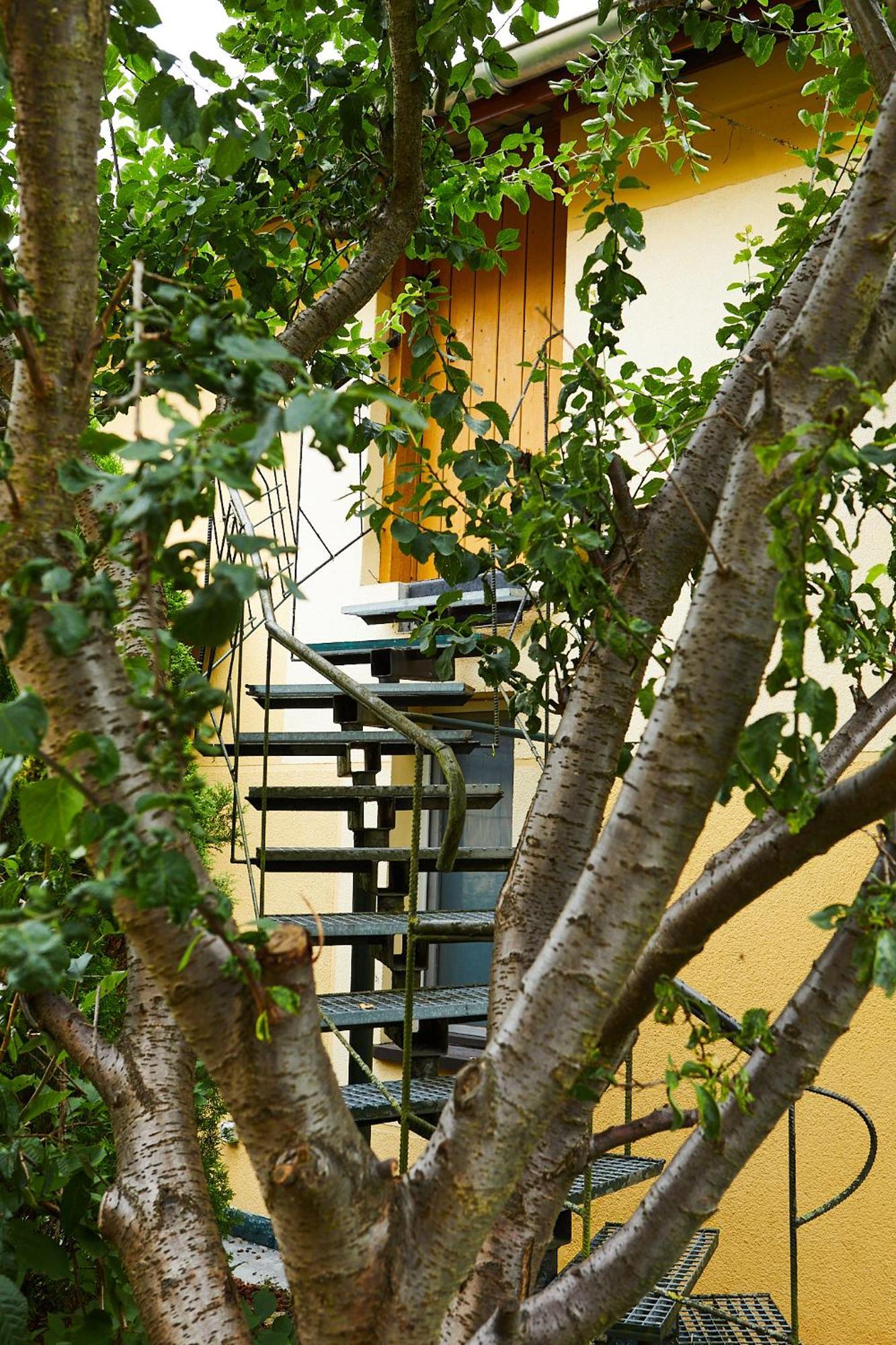 With 3 Apartments, Just Outside Berlin, Near To Tesla