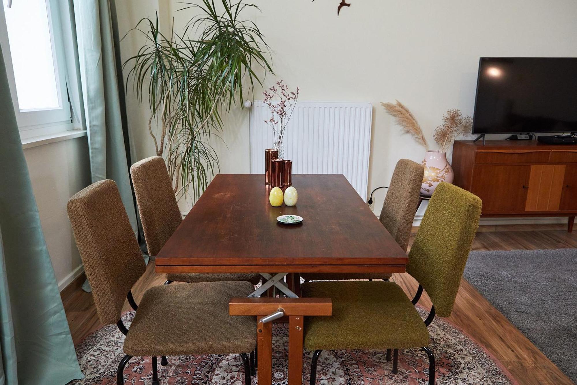 With 3 Apartments, Just Outside Berlin, Near To Tesla Apartment *