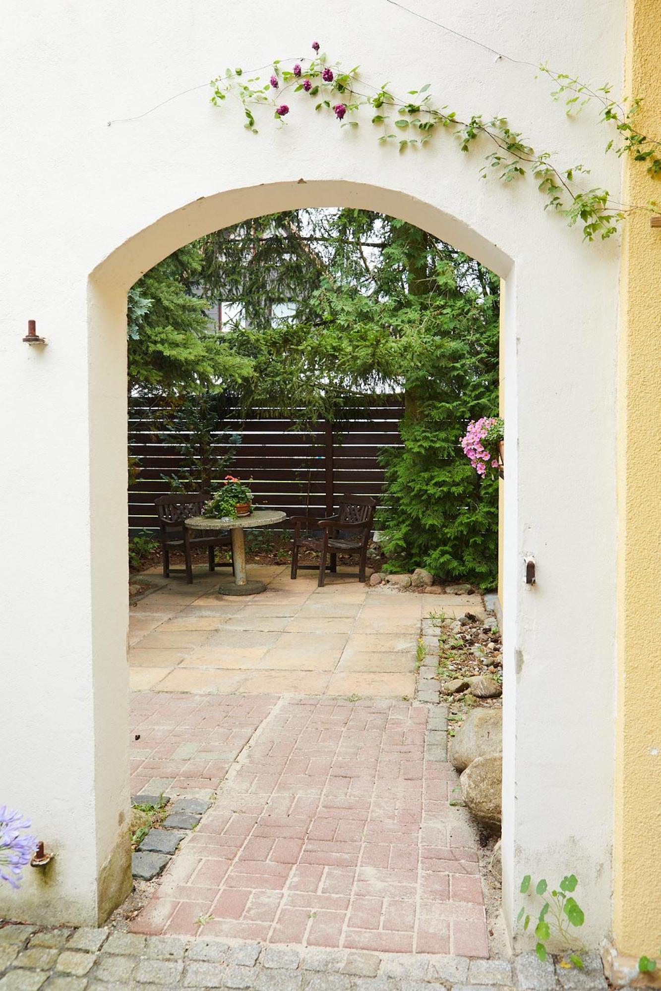 With 3 Apartments, Just Outside Berlin, Near To Tesla *
