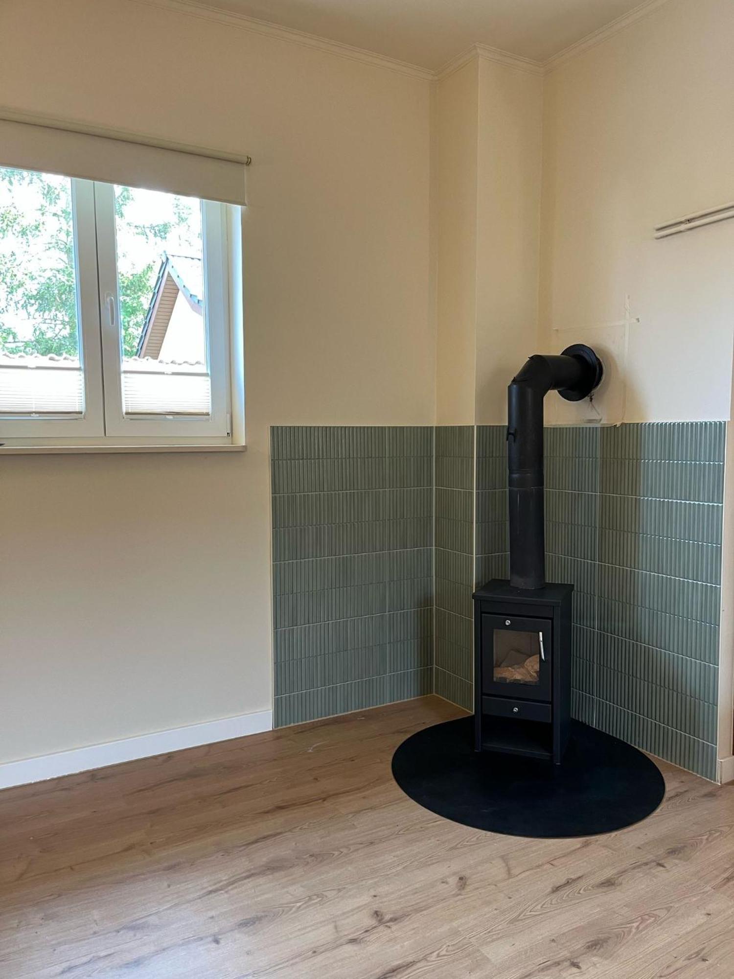 With 3 Apartments, Just Outside Berlin, Near To Tesla Apartment Burig